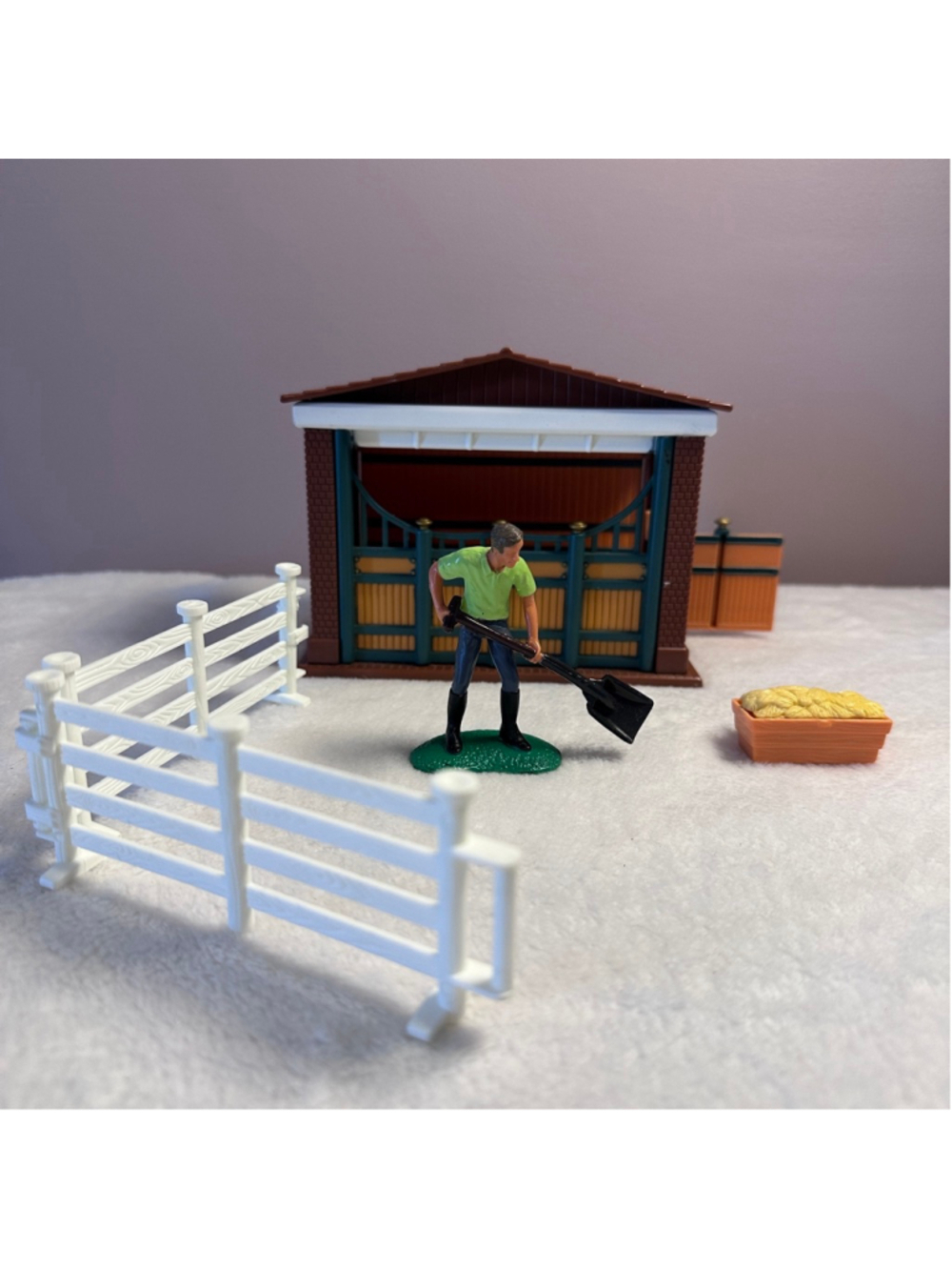 Keenway Farm Stable Playset Barn Horse Equestrian Toy Set
